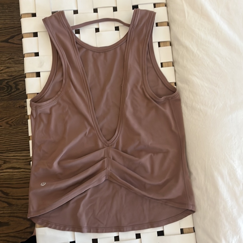 Lululemon tank great condition :)